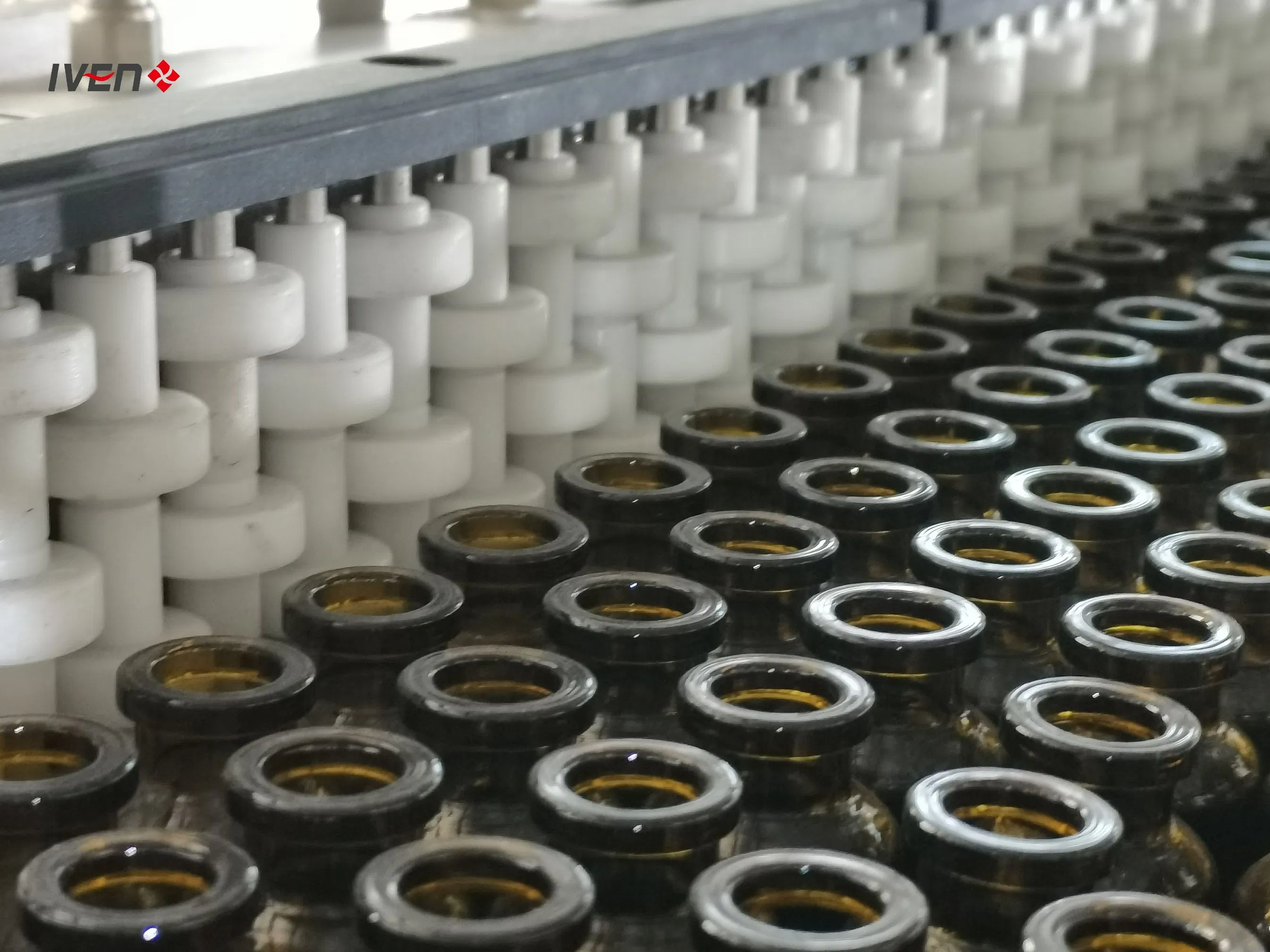 GMP Approved New Packaging Volumetric Pharmaceutical Machinery Equipment Water Bottle Liquid Filling Machine