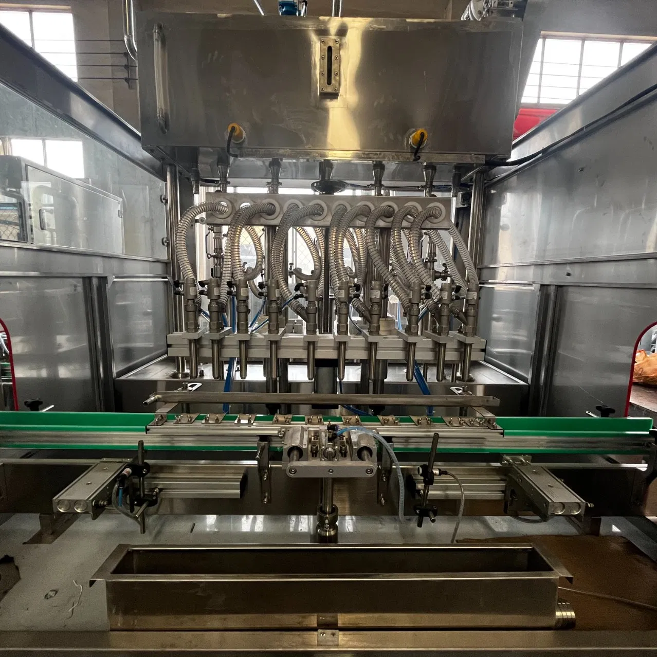 Fully Automatic Viscosity Liquid Filling Machine Piston Type Bottling Machinery