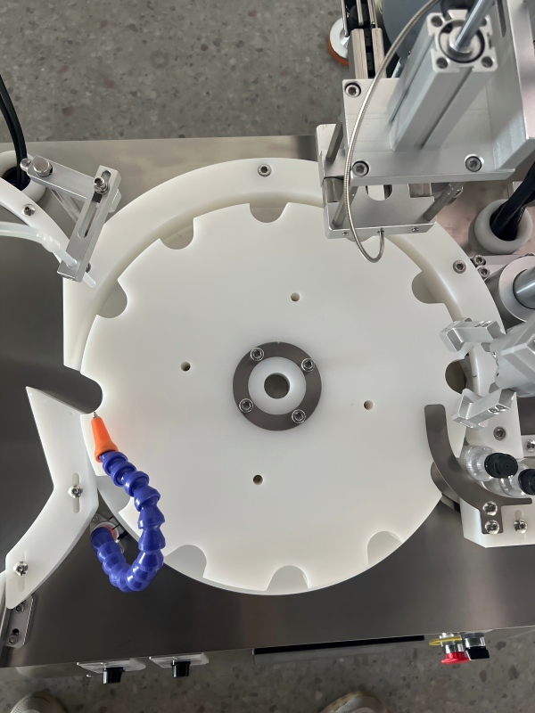 1head Gear Pump Soybean Edible Oil Liquid Filling Capping Machine