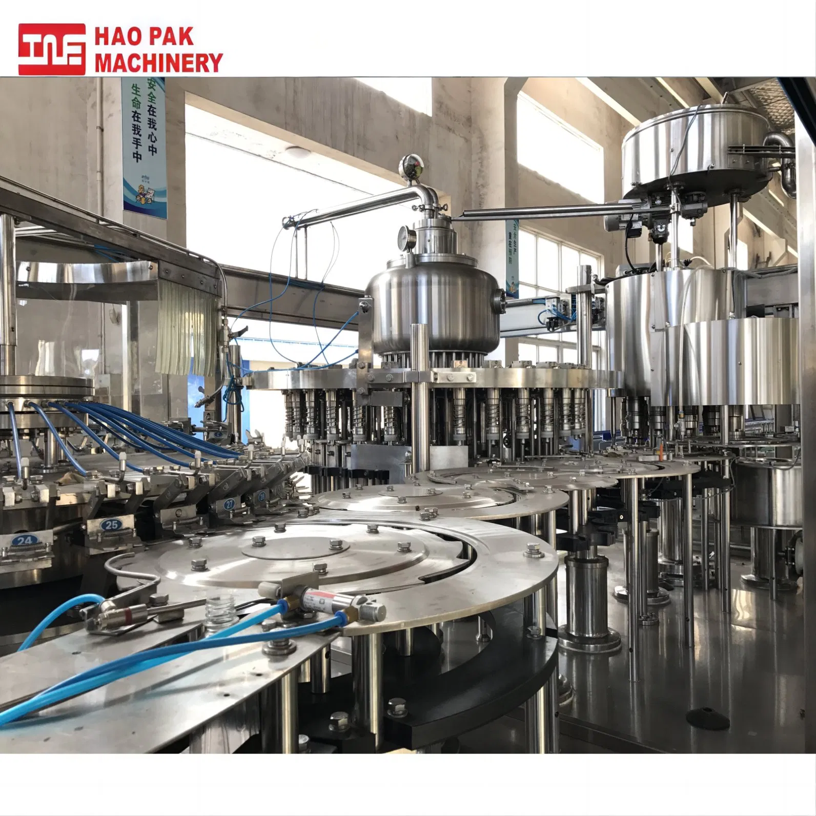 2022 Multi Heads 12 Nozzles Juice Filling Machine / Automatic Overflow Liquid Bottle Filler for Beverage Juice