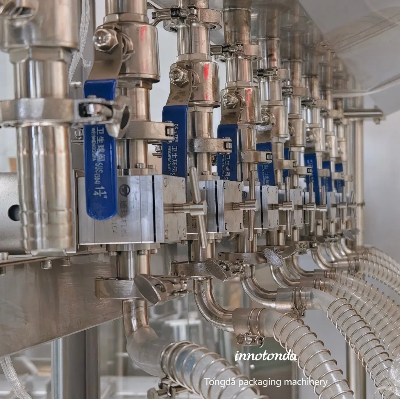 Automatic 6 Heads Tequila Rum Whisky Spirit Wine Bottles Liquid Level Overflow Filling Machine with Feed Pump