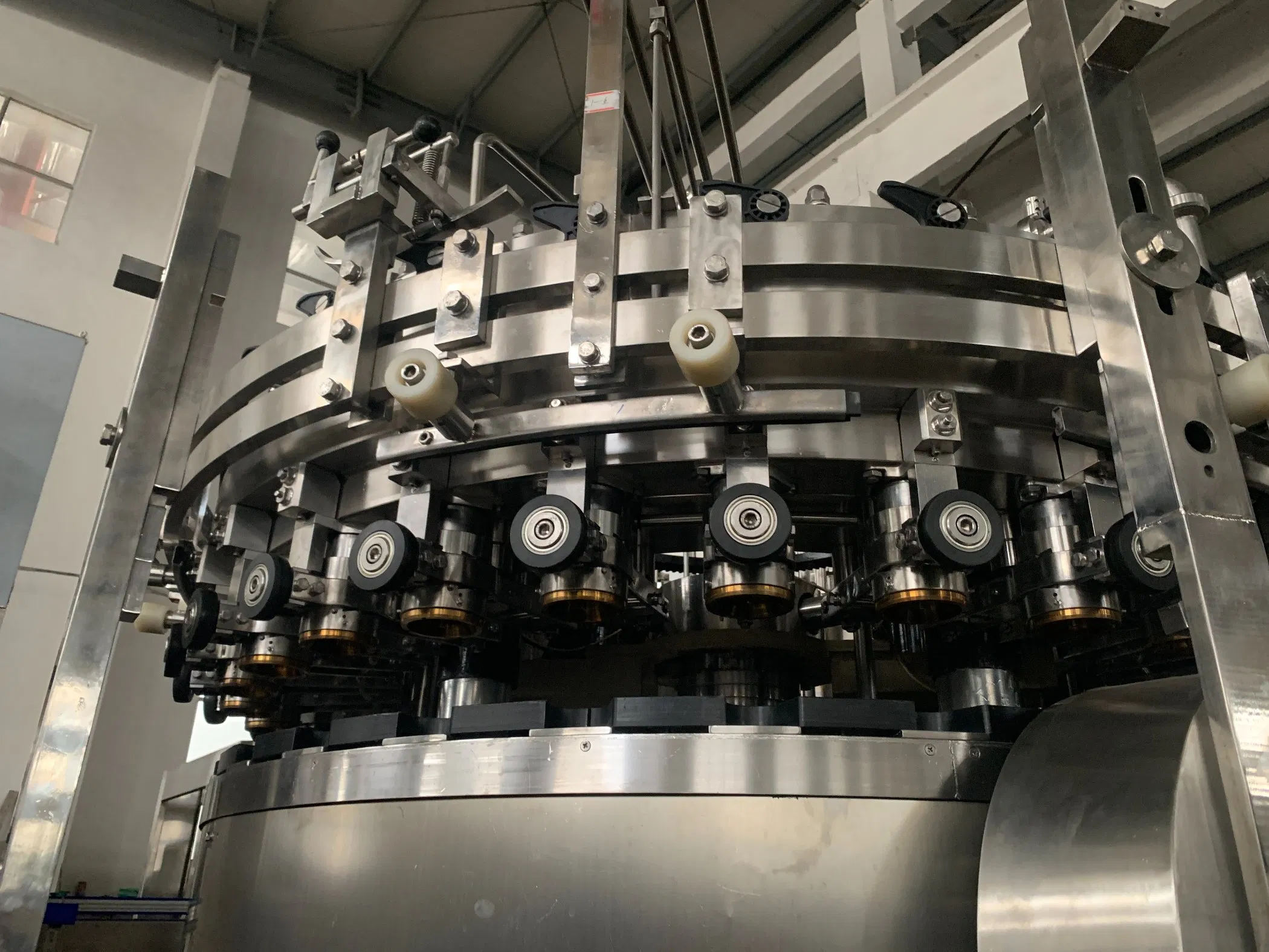 Aluminum Can Carbonated Soft Drink Liquid Beverage Juice Energy Drinks Spirit Pet Bottle Carbonated Drink CO2 Beer Soda Soft Water Juice CSD Filling Machine