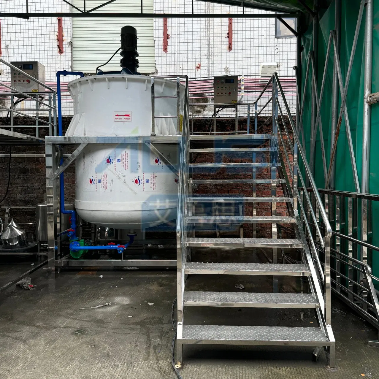 Ailusi PP PVC Anticorrosive Polypropylene Bleach Hidrogen Peroxide Mixer Liquid Chlorine Storage Tank with Explosion-Proof Machine Mixing Filling