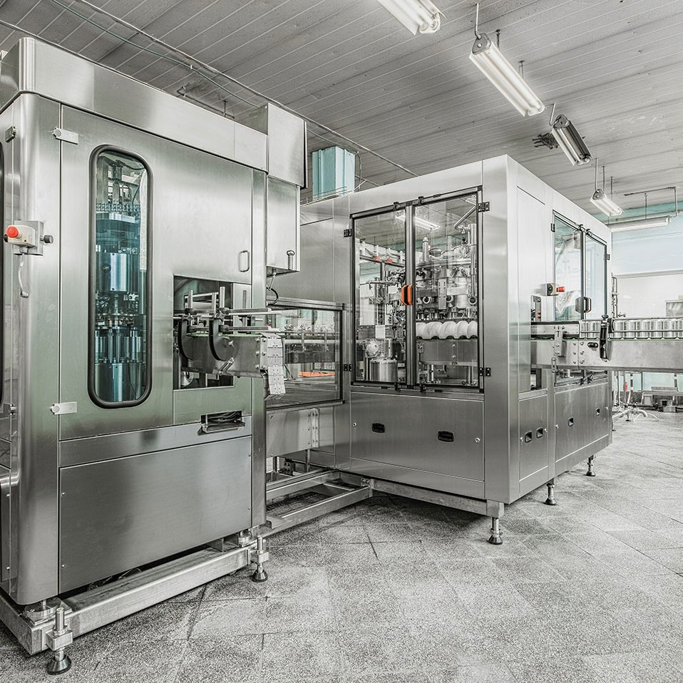 High Capacity Customized Automatic Mineral Water Beer Juice Liquid Milk Bottle Filling Carbonated Can Drink Filler Beverage Bottling Machine Made in China