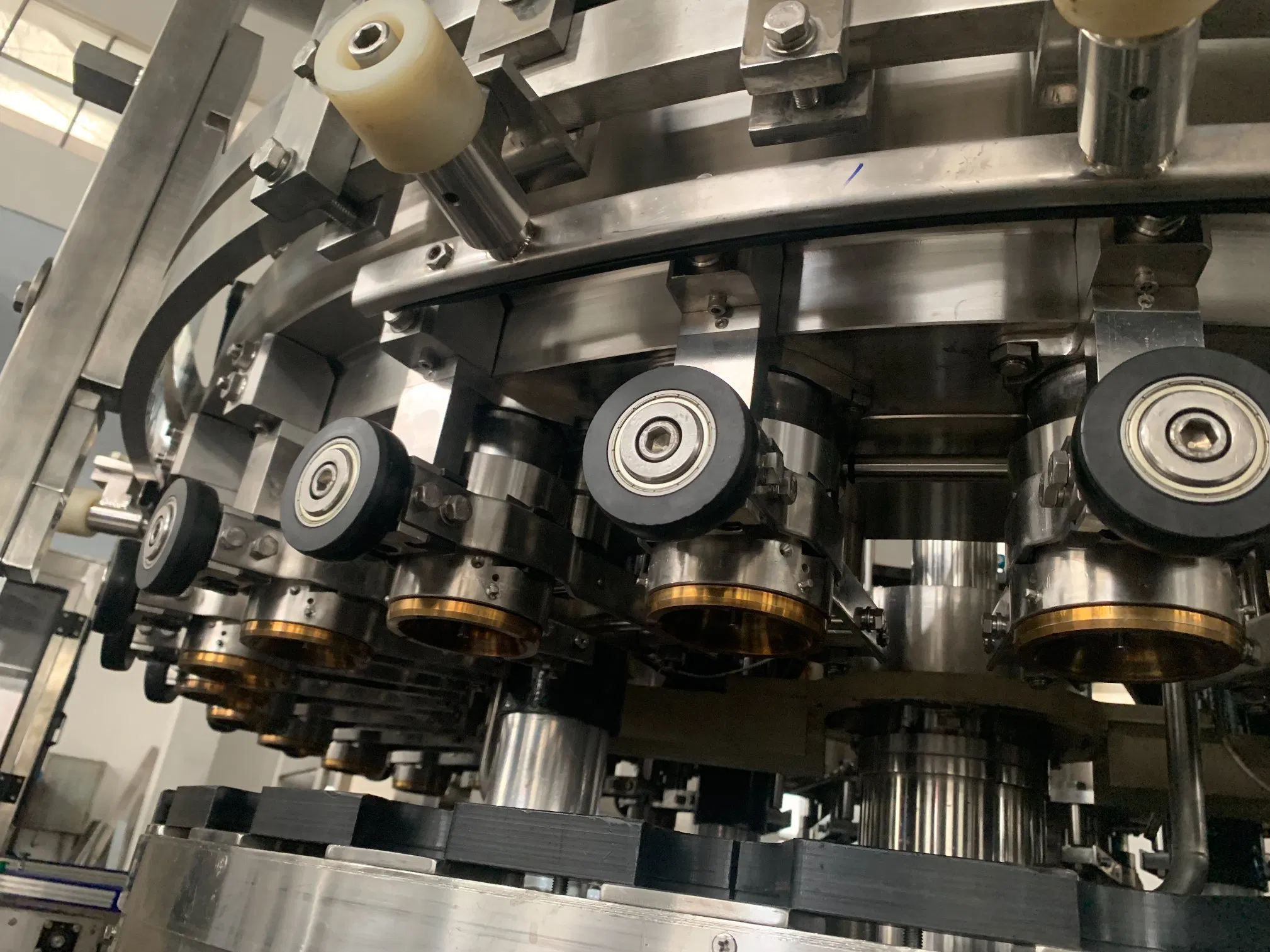 Aluminum Can Carbonated Soft Drink Liquid Beverage Juice Energy Drinks Spirit Pet Bottle Carbonated Drink CO2 Beer Soda Soft Water Juice CSD Filling Machine