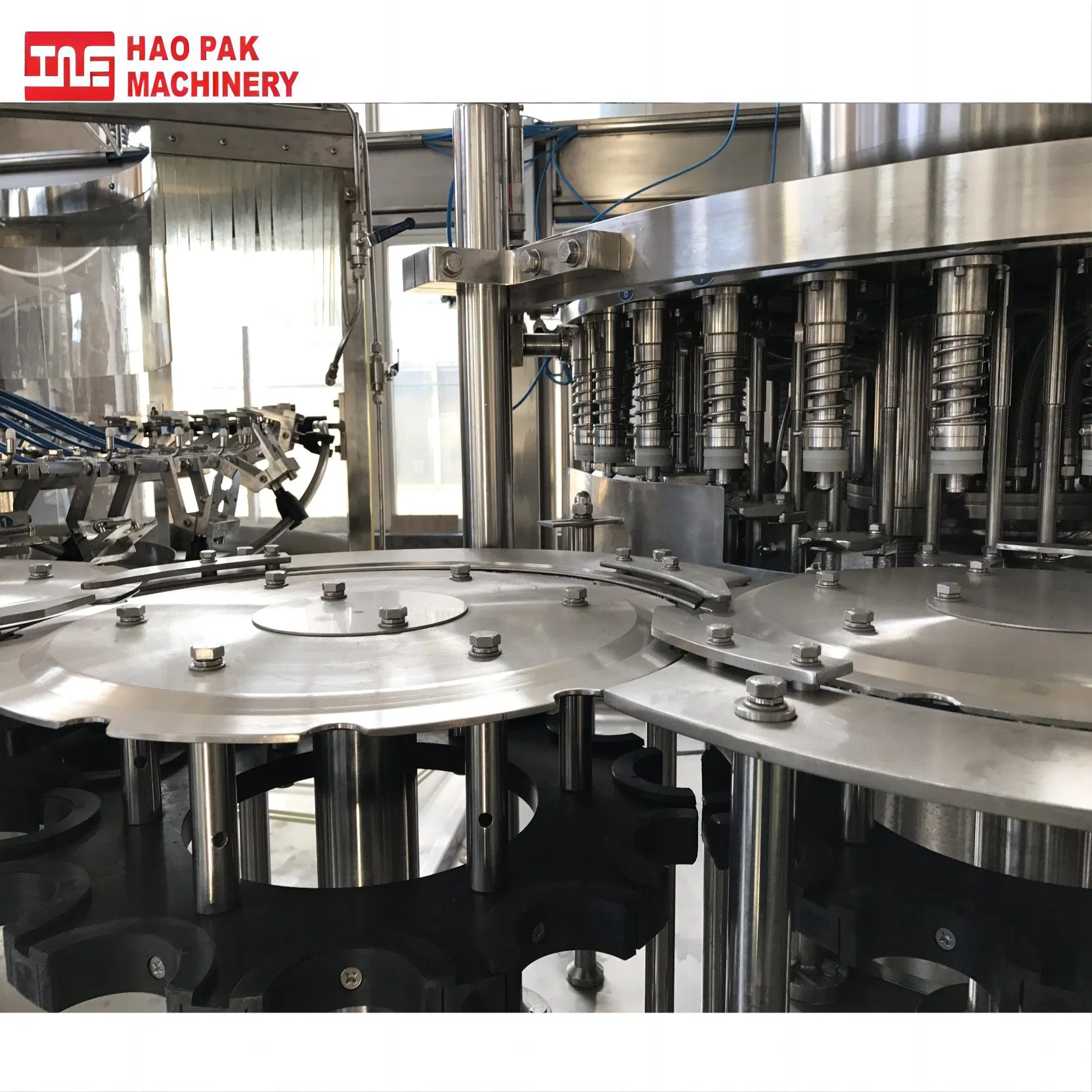 2022 Multi Heads 12 Nozzles Juice Filling Machine / Automatic Overflow Liquid Bottle Filler for Beverage Juice