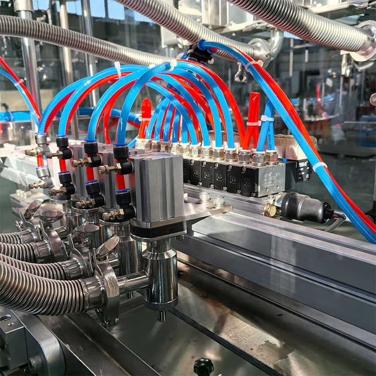 Multi Heads 6 Nozzles Liquid Filling Machine / Automatic Overflow Liquid Bottle Filler for Beverage Juice