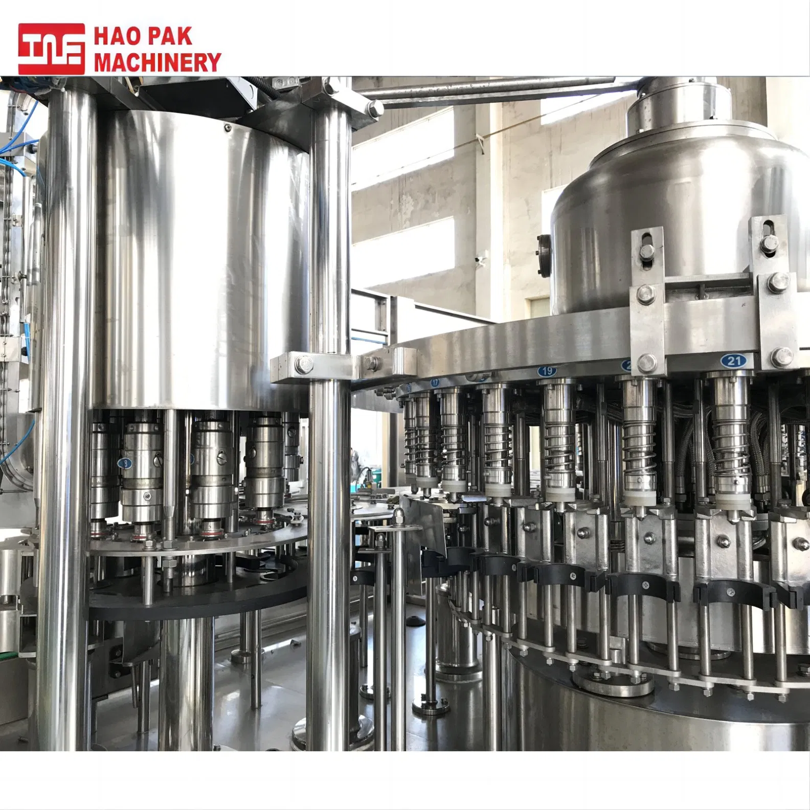 2022 Multi Heads 12 Nozzles Juice Filling Machine / Automatic Overflow Liquid Bottle Filler for Beverage Juice