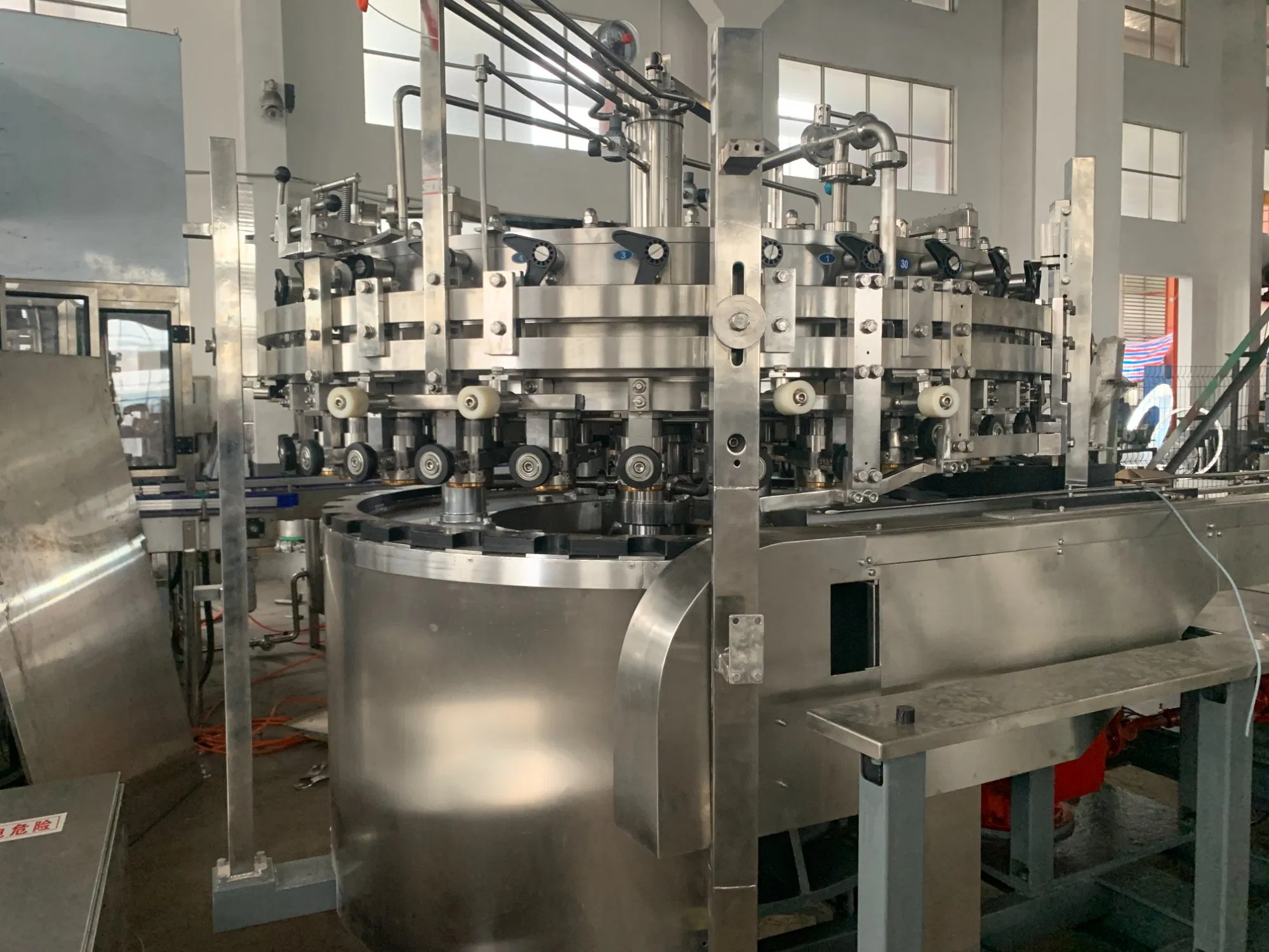 Aluminum Can Carbonated Soft Drink Liquid Beverage Juice Energy Drinks Spirit Pet Bottle Carbonated Drink CO2 Beer Soda Soft Water Juice CSD Filling Machine