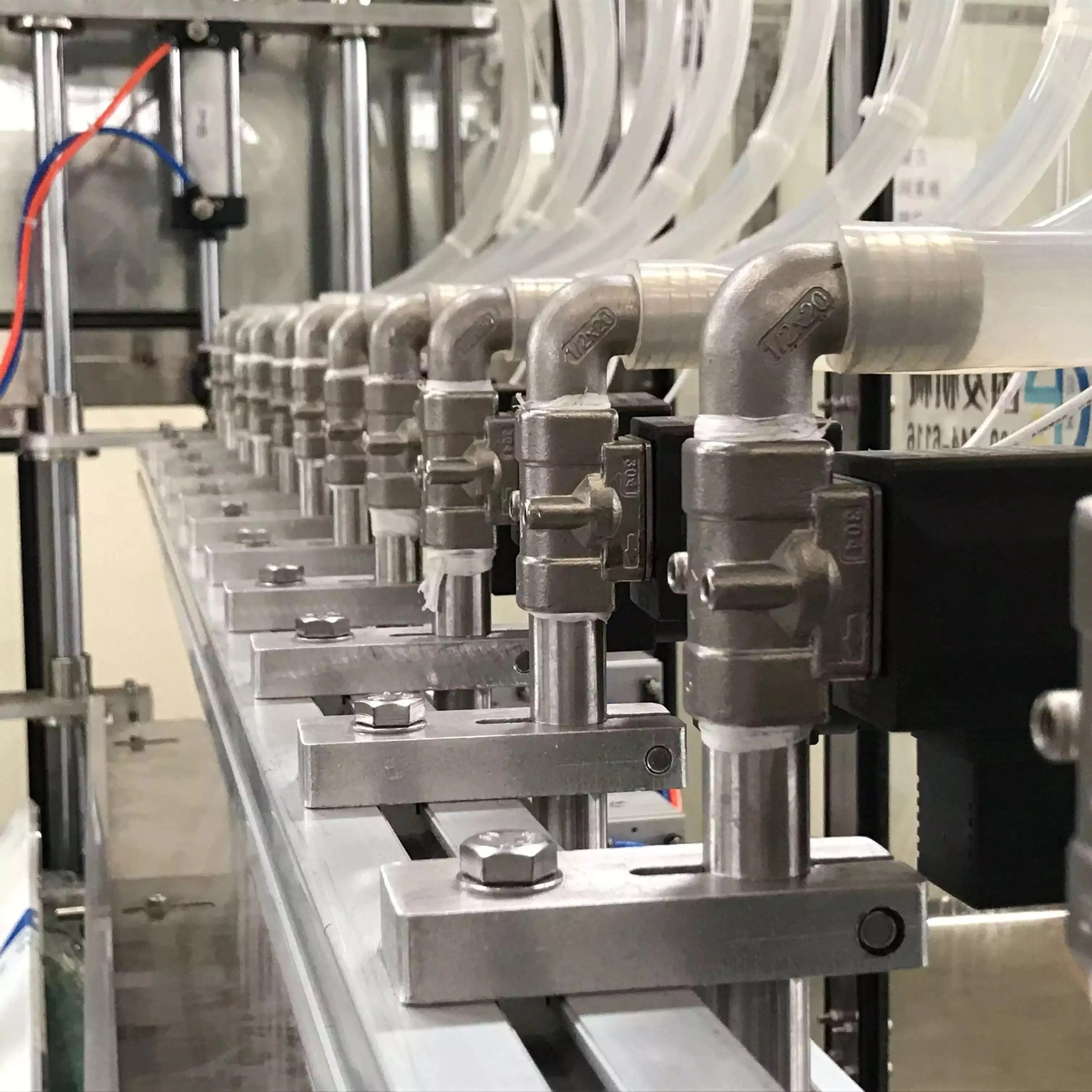 Automatic Piston Type Overflow 1-5L Wine Liquid Bottled Water Filling Machine