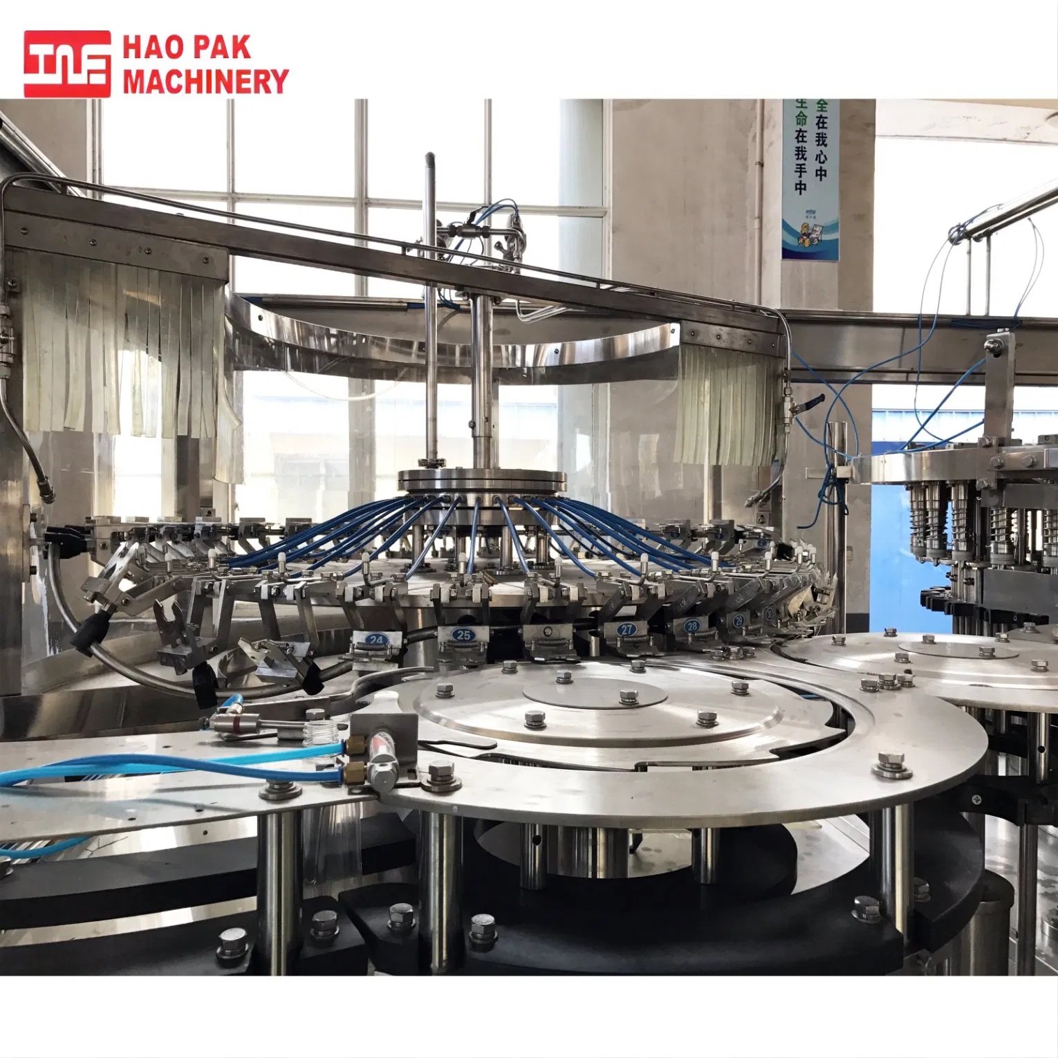 2022 Multi Heads 12 Nozzles Juice Filling Machine / Automatic Overflow Liquid Bottle Filler for Beverage Juice