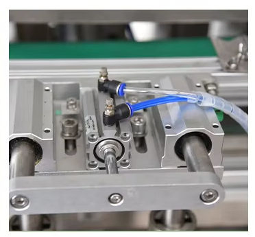 Auto Linear Self Flow Gravity Liquid Filling Machine for Liquor Whisky Rum Vinegar Soy Sauce