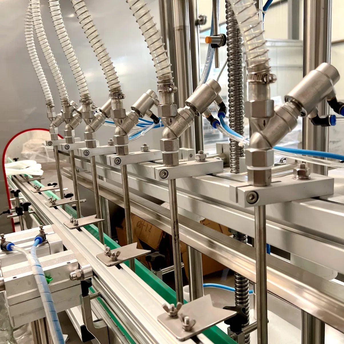 Automatic Saline Bottle Gravity Flow Bottle Feeding Liquid Flavor Filling Capping Labeling Machine Line