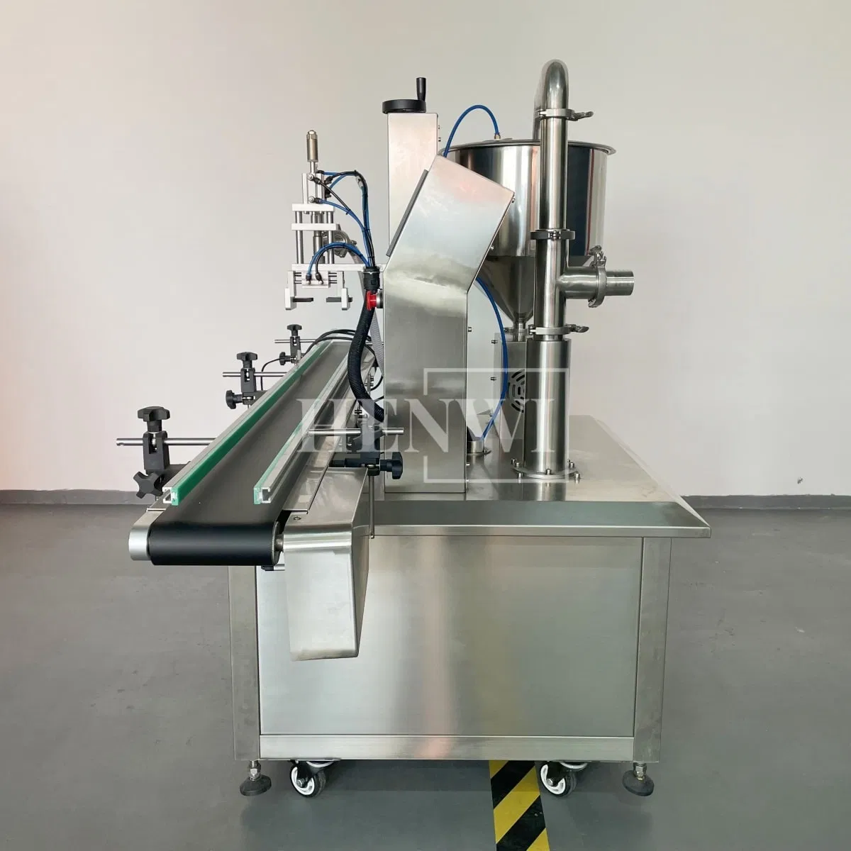 Automatic Servo Gear Pump Filling Machine for Liquid Soap, Gel, and Hand Shower Bottling High Precision &amp; Easy Operation