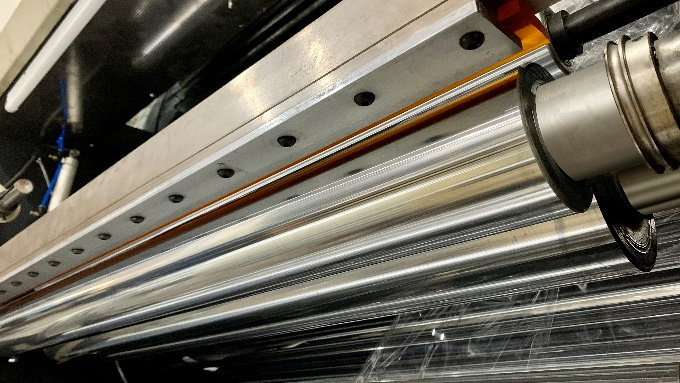 Glue coater mechanism