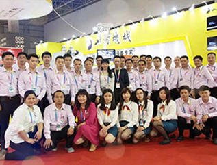 Overseas buyers visiting the SHANHE MACHINE exhibition stand