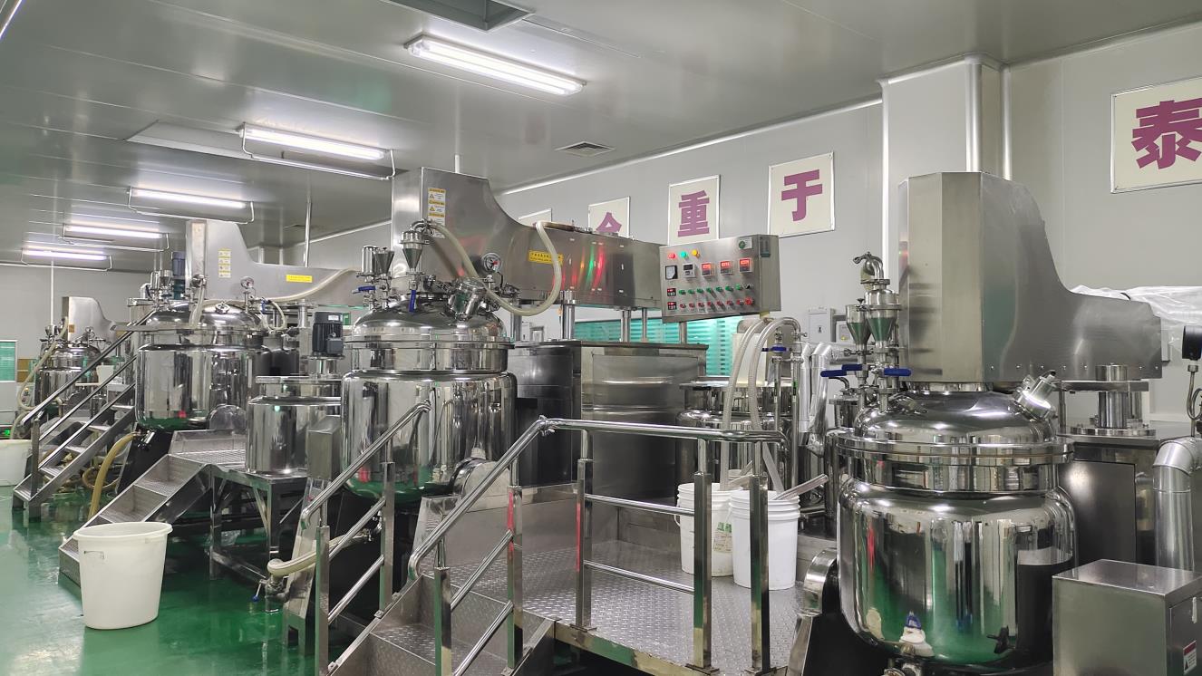 Industrial emulsification pot used in Fmo Beauty cosmetics factory for formula mixing