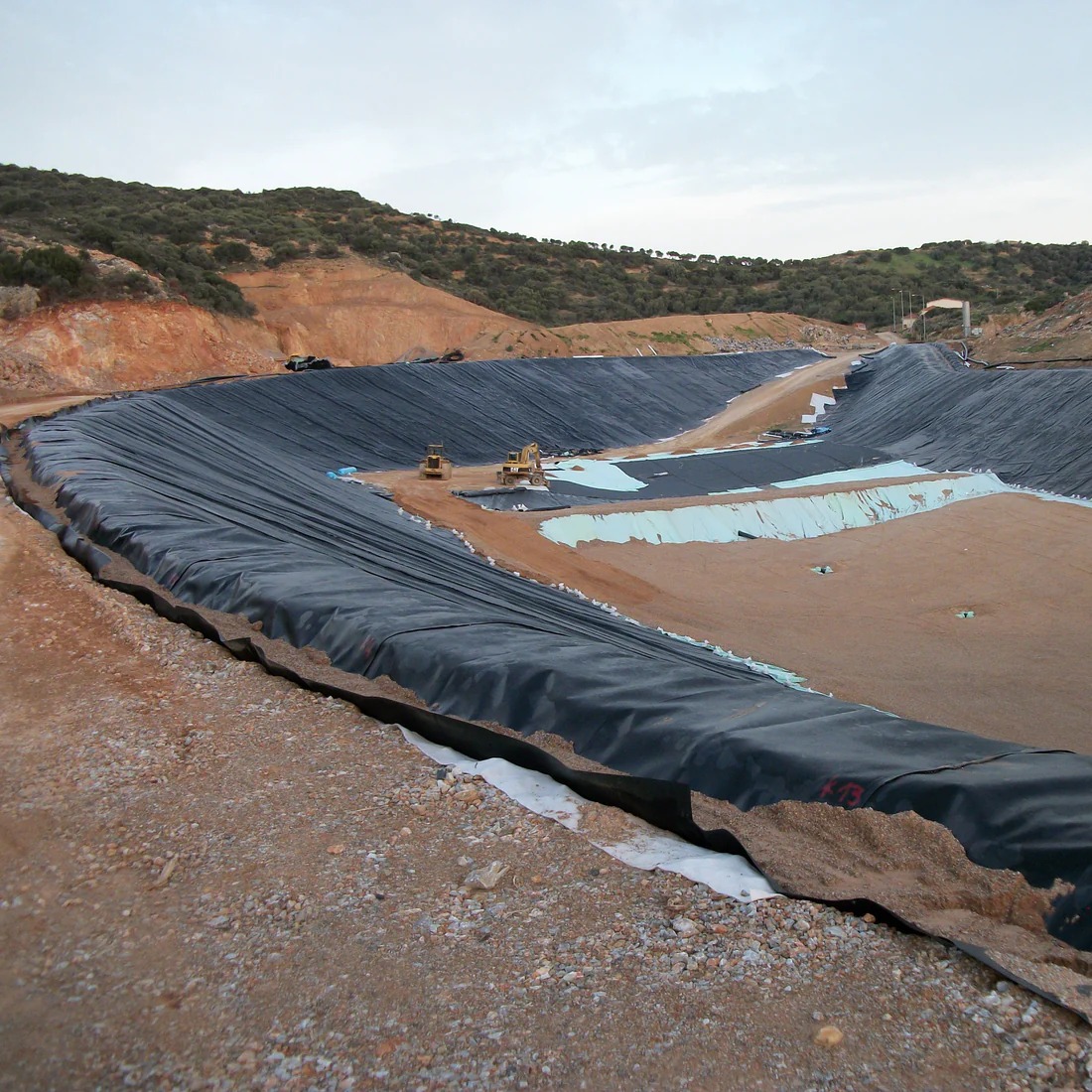Reinforced 1mm 1.5mm 2mm HDPE Polyethylene Plastic Sheeting UV Anti-Aging Pond Liner for Fish Farm Shrimp Farm Landfill