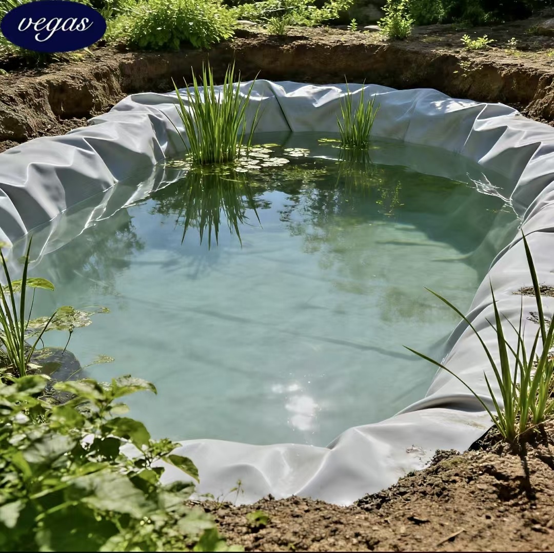 White Reflective HDPE Geomembrane Pool Liner 1.3mm-2.0mm Swimming Salt Water Containment Waterproof