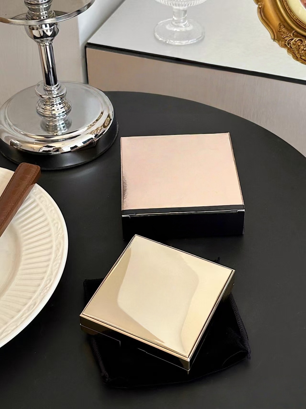Essence Cushion Foundation Is Delicate and Moisturizing Highlighter Base