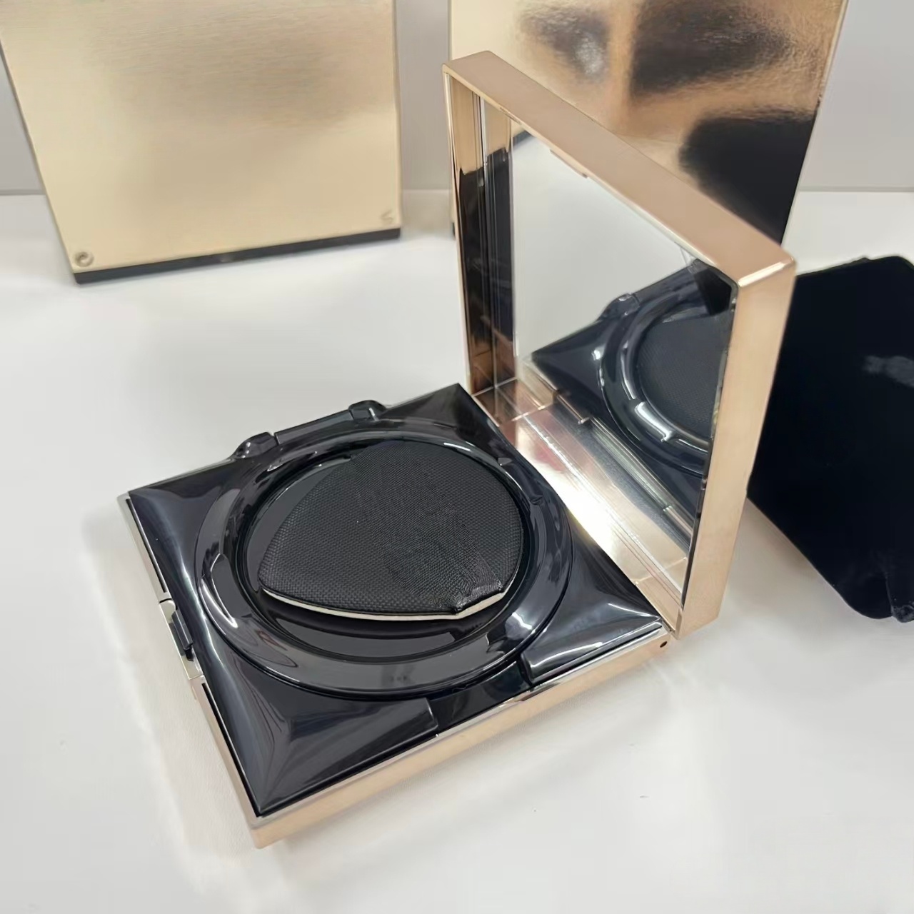 Essence Cushion Foundation Is Delicate and Moisturizing Highlighter Base