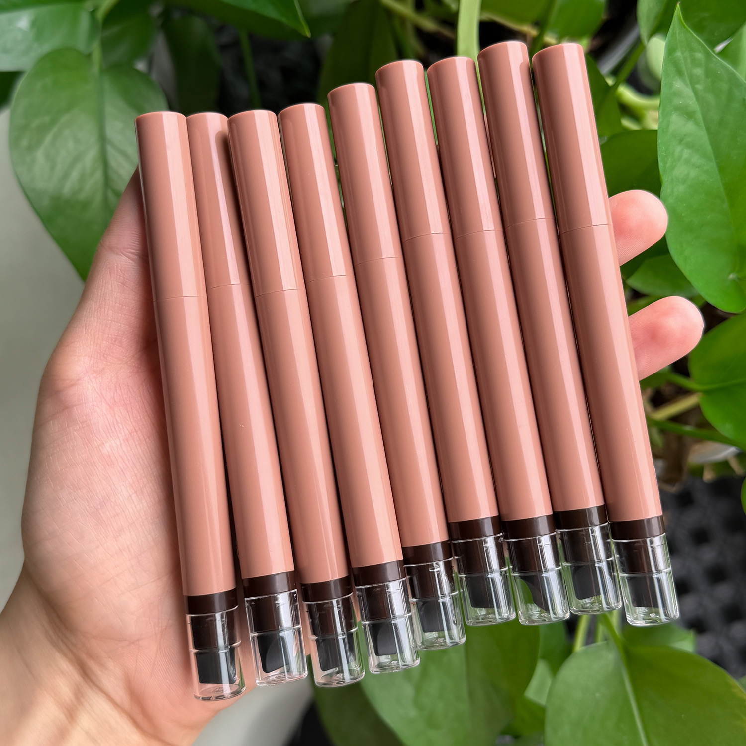 Hot Trend in Stock Matte Waterproof Long Lasting Ins Popular Lip Liner Retractable Low MOQ Private Label