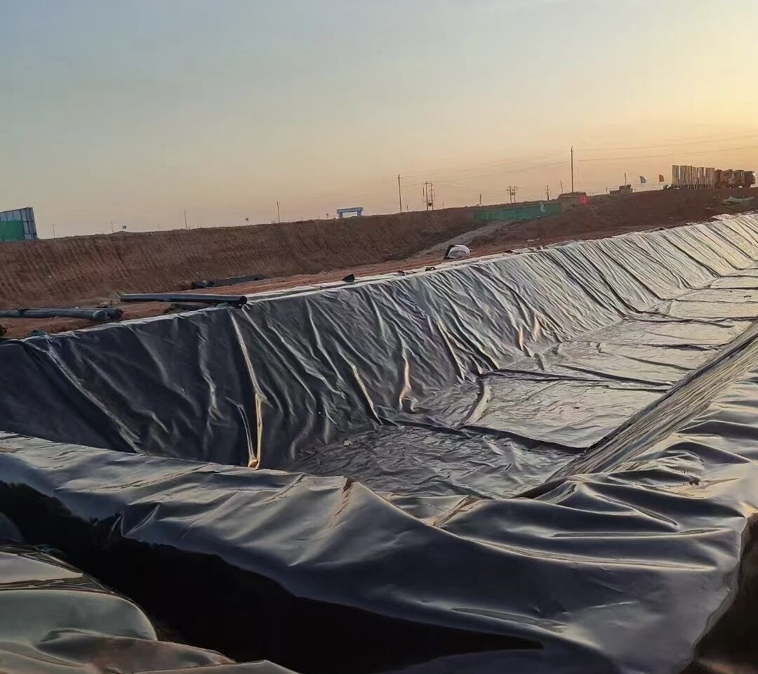 Reinforced 1mm 1.5mm 2mm HDPE Polyethylene Plastic Sheeting UV Anti-Aging Pond Liner for Fish Farm Shrimp Farm Landfill