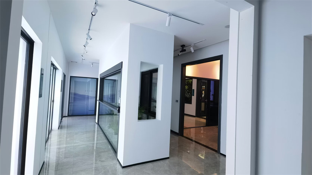 Premium Hardware Systems and Extrusion Materials