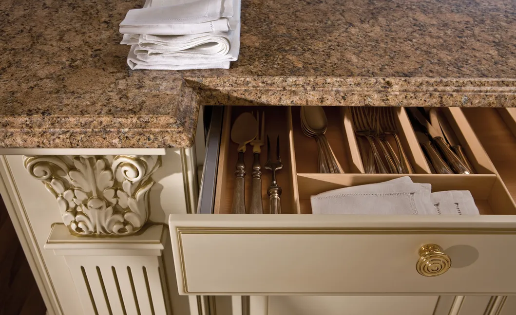 Traditional Solid Wood Kitchen