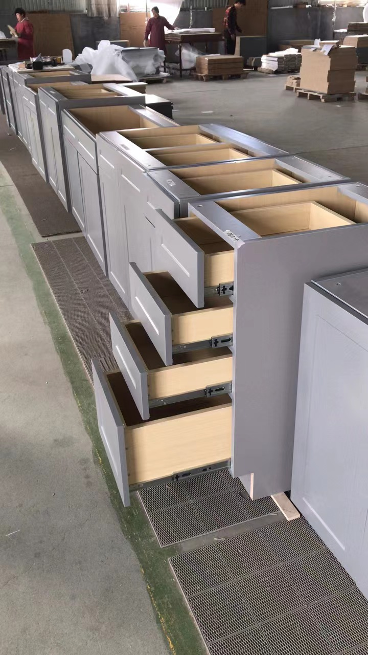 European Style American Standard Size Grey Shaker Wooden Paint Kitchen Cabinets