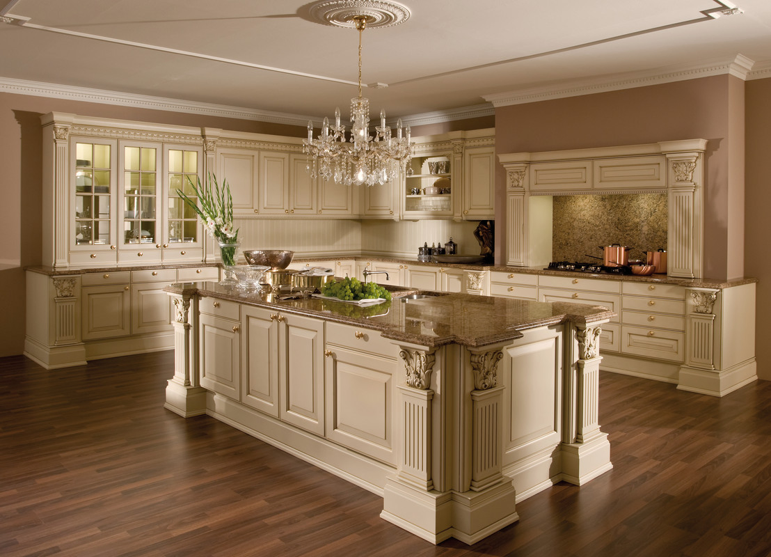 2025 Most Popular Cream White Raised Door Luxury Design Traditional Solid Wood Kitchen Cabinets