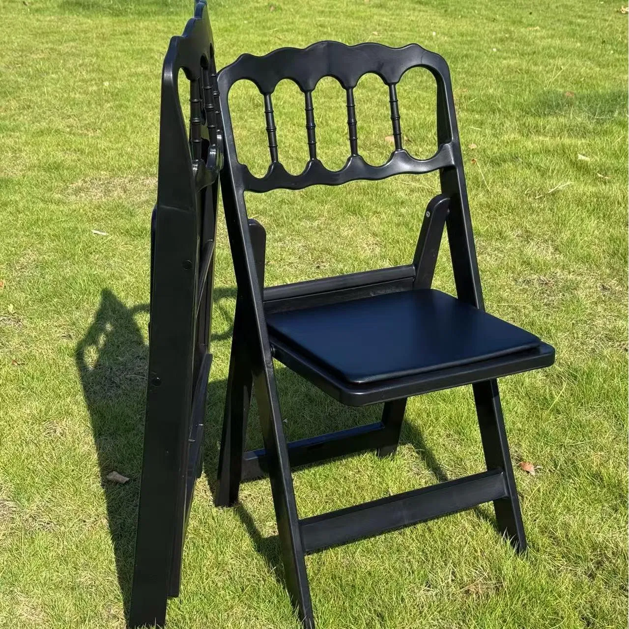 Factory Wholesale Outdoor Wedding Event Resin Folding Padded Wimbledon Garden Napoleon Chair