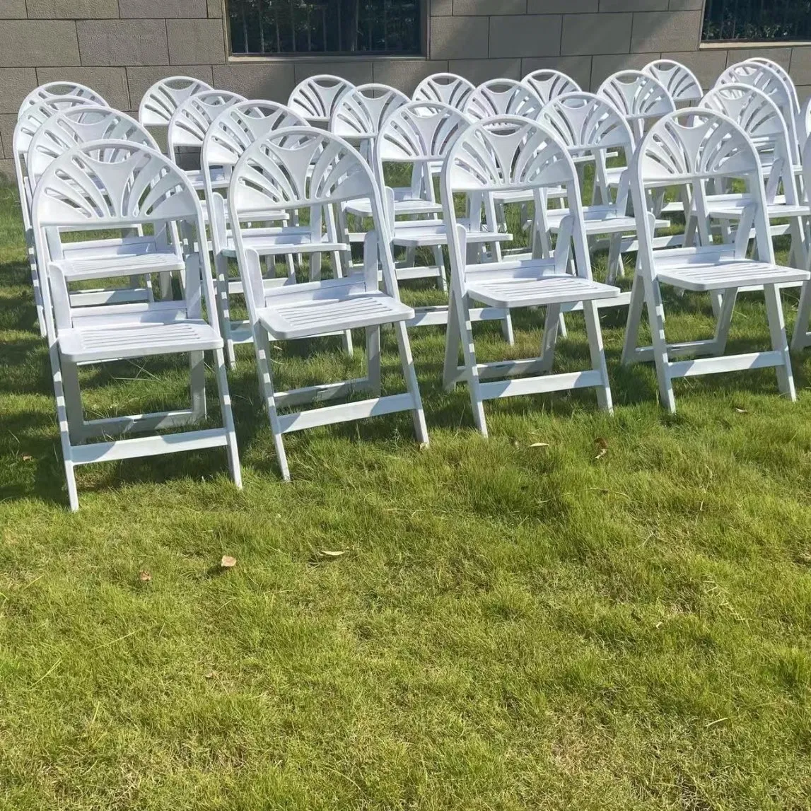 Lightweight Sturdy Luxury Classic Slat Seat Pad Fan Back Resin Folding Chair