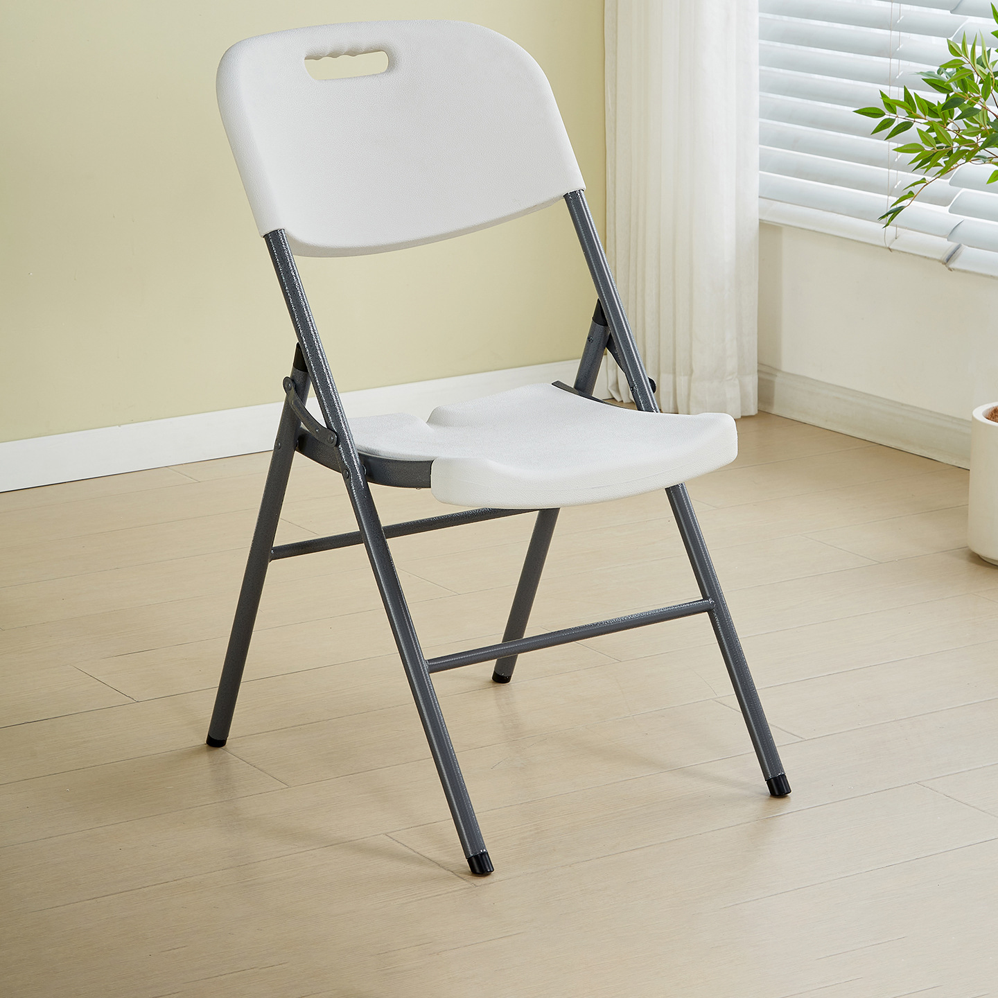 Modern Design Lightweight Folding Portable Plastic Chair Outdoor Use Plastic Chairs with Steel Frame