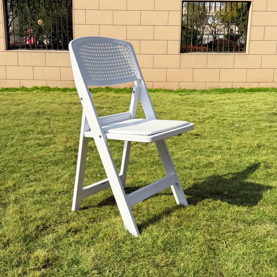 460 Kilogram Load Bearing Easy Fold Outdoor Garden Holes Wimbledon Resin Folding Chair