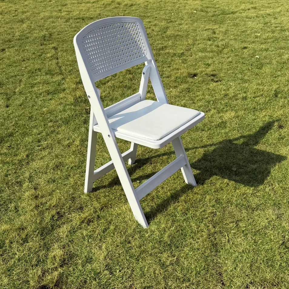 460 Kilogram Load Bearing Easy Fold Outdoor Garden Holes Wimbledon Resin Folding Chair