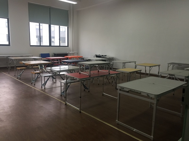 Hot-sale China Wholesale Suitcase 4 Seat Portable Wooden Foldable Outdoor Camping Folding Picnic Table With Umbrella Hole