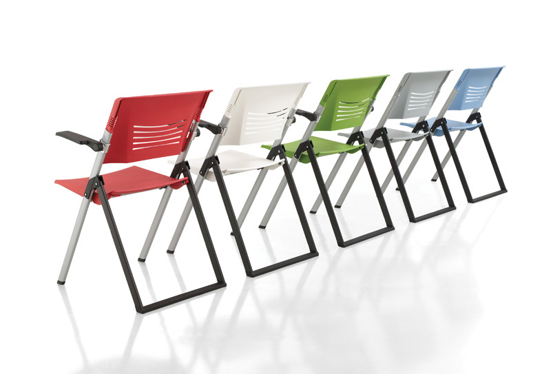 Comfortable seat padding and breathable backrest mesh