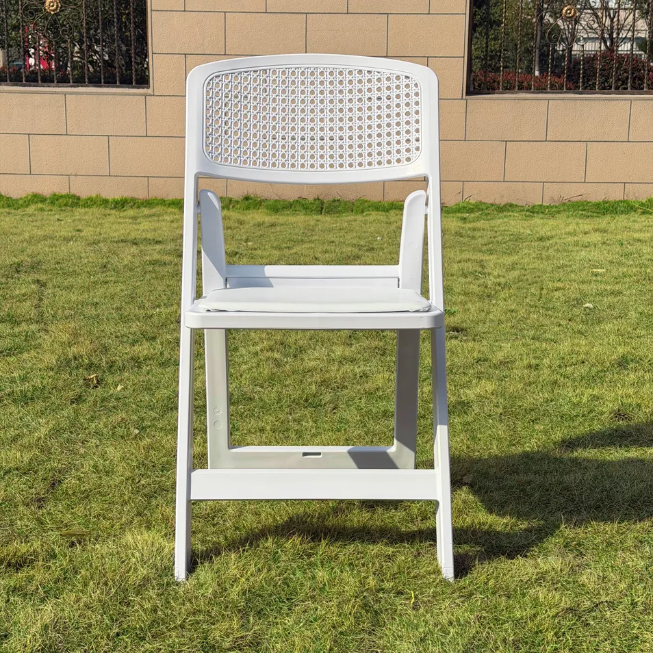 460 Kilogram Load Bearing Easy Fold Outdoor Garden Holes Wimbledon Resin Folding Chair