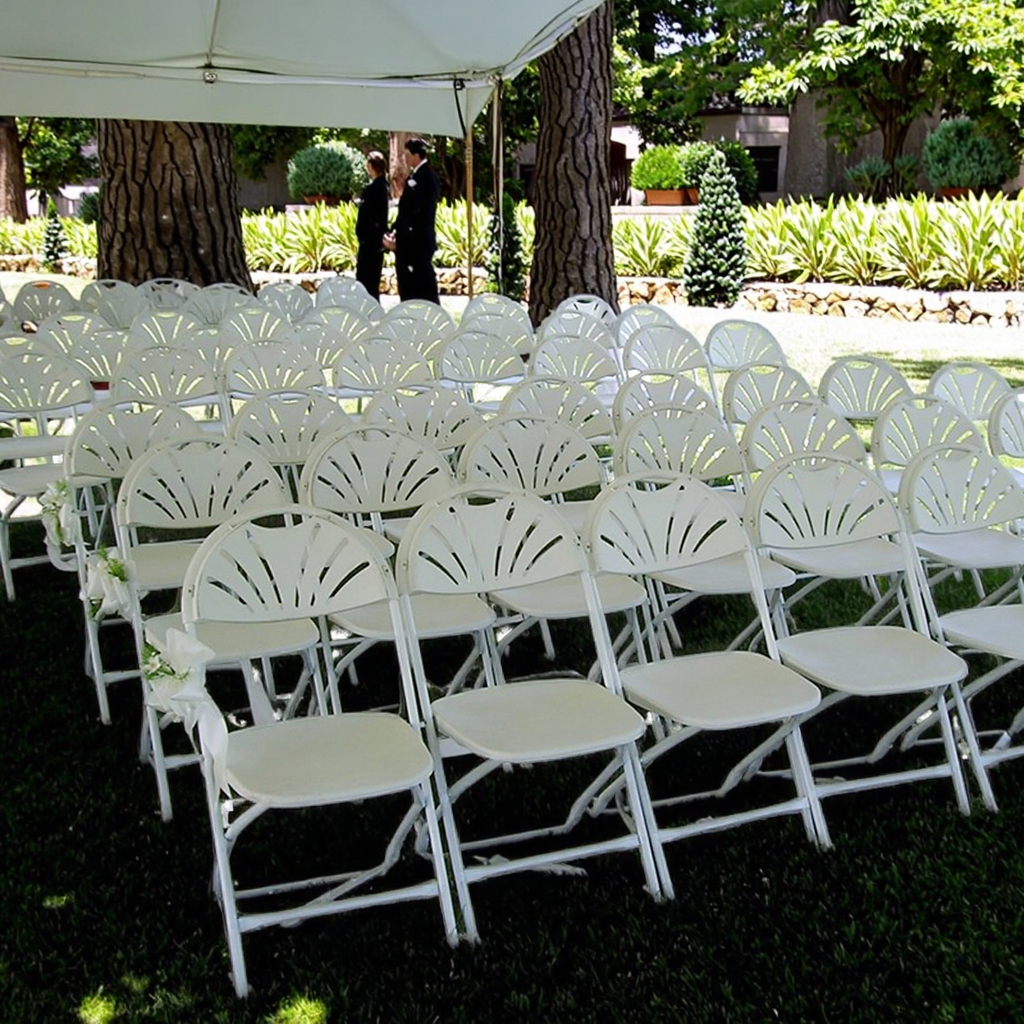 Modern White Folding Steel Chair Resin PP Plastic for Outdoor Garden Lawn Park Events Weddings Villas