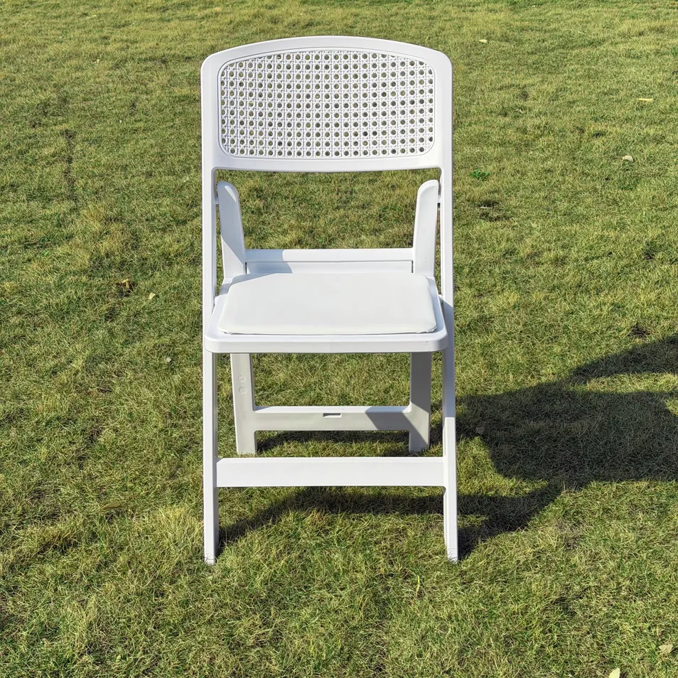 460 Kilogram Load Bearing Easy Fold Outdoor Garden Holes Wimbledon Resin Folding Chair