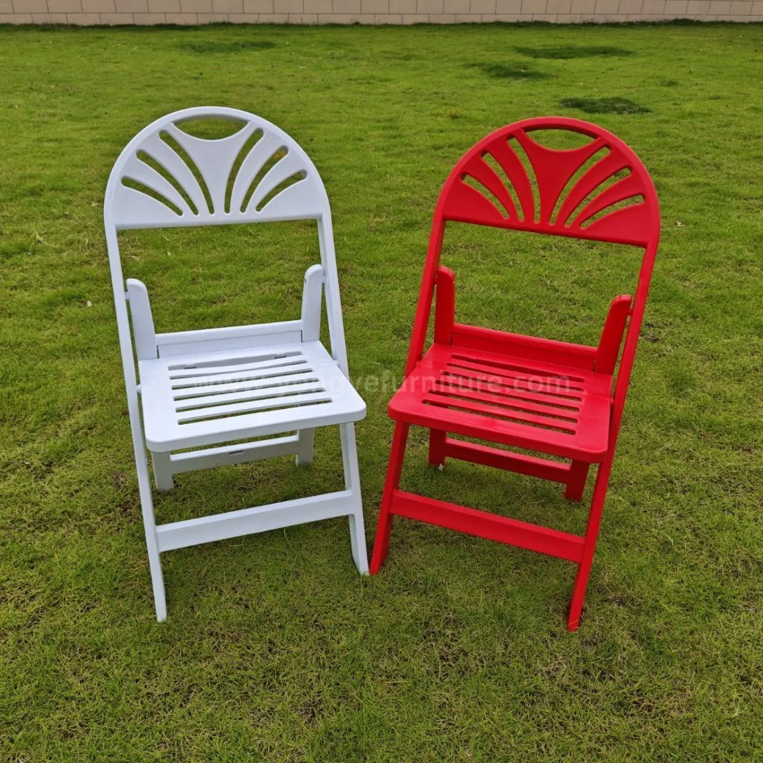 Lightweight Sturdy Luxury Classic Slat Seat Pad Fan Back Resin Folding Chair