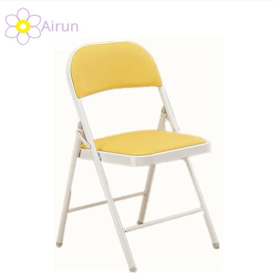 Living Room Using Padded Cheap Metal Folding Chairs