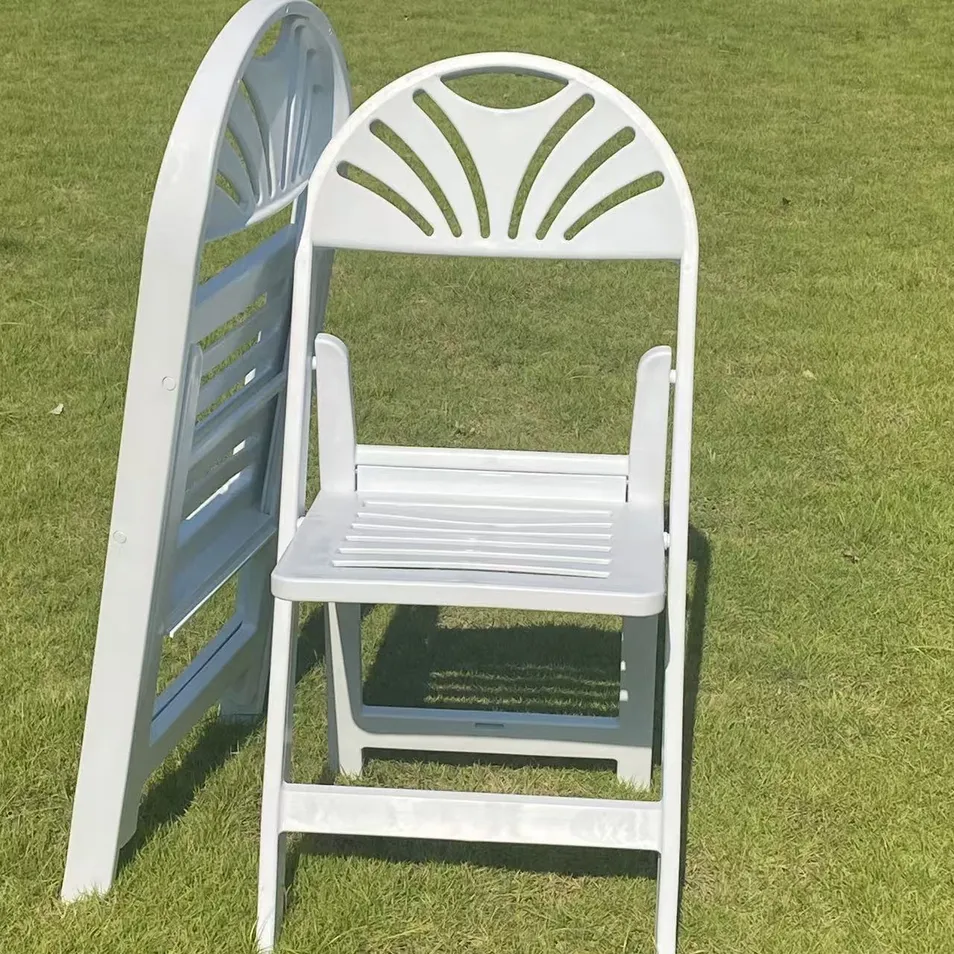 Lightweight Sturdy Luxury Classic Slat Seat Pad Fan Back Resin Folding Chair