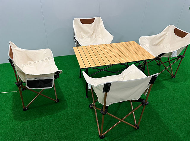 Factory Custom Foldable Egg Roll Party Dining Outdoor Activities Suitcase Camping Table Camping Picnic Table Chair Set