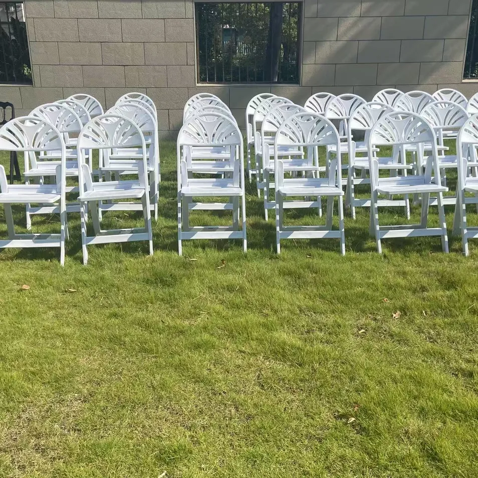 Lightweight Sturdy Luxury Classic Slat Seat Pad Fan Back Resin Folding Chair