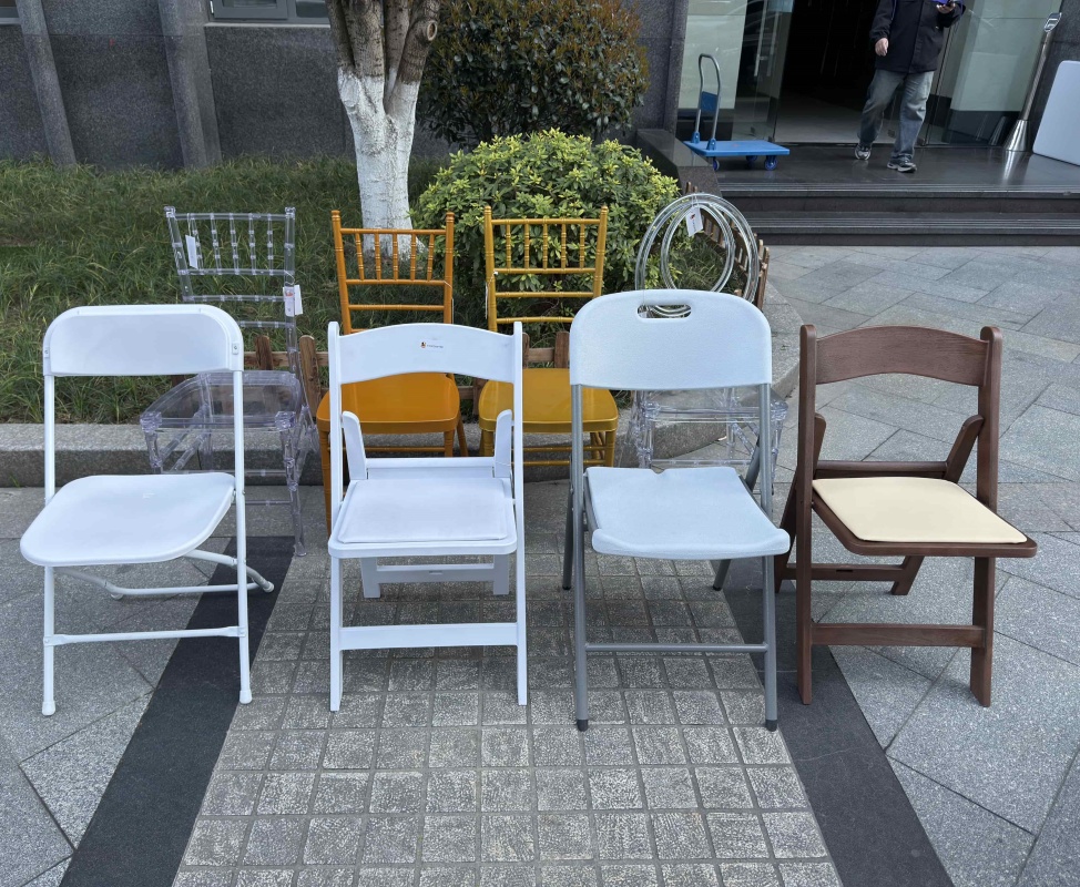 Indoor Outdoor Portable Stackable Commercial Seat with Steel Frame White Plastic Folding Chair for Events Office Wedding