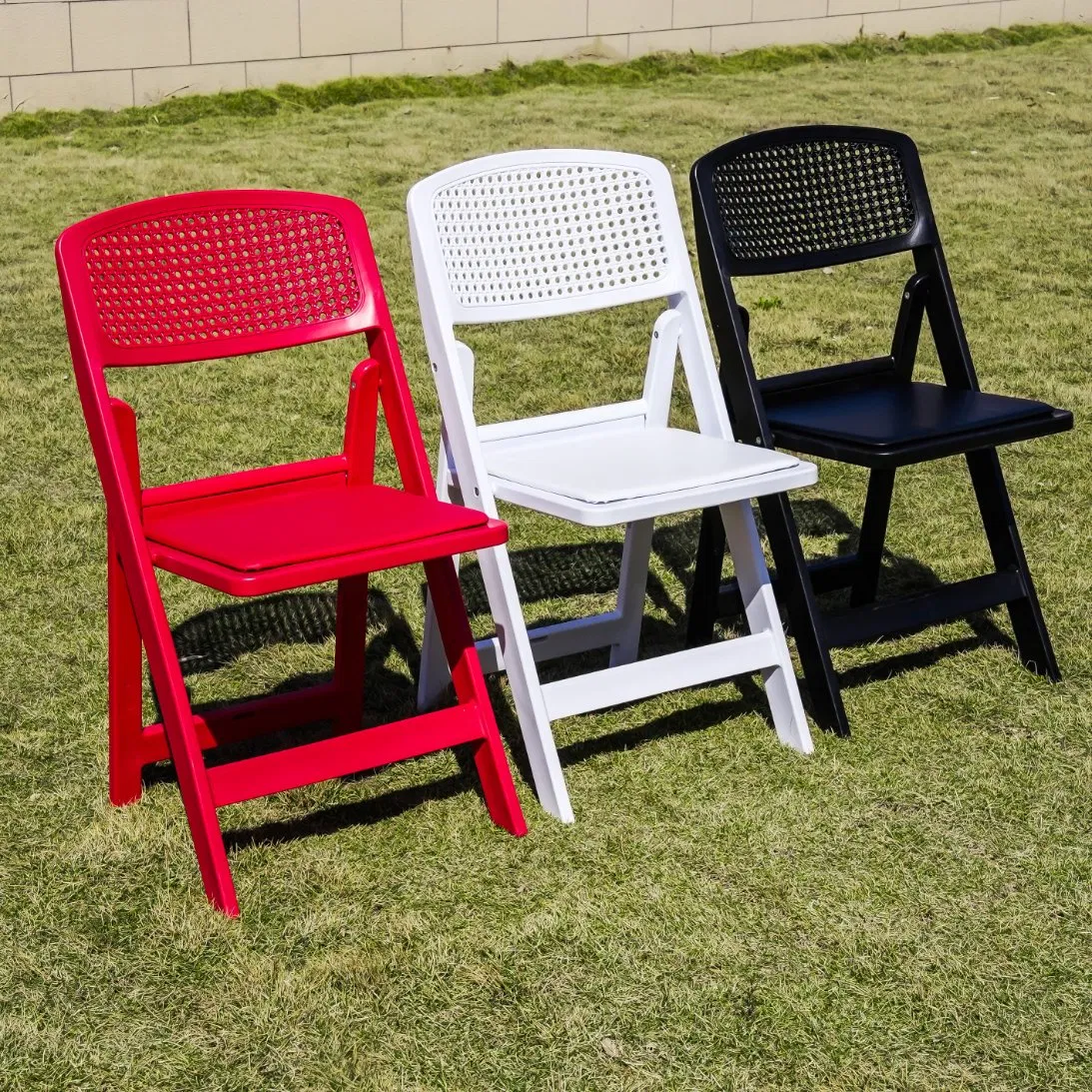 460 Kilogram Load Bearing Easy Fold Outdoor Garden Holes Wimbledon Resin Folding Chair