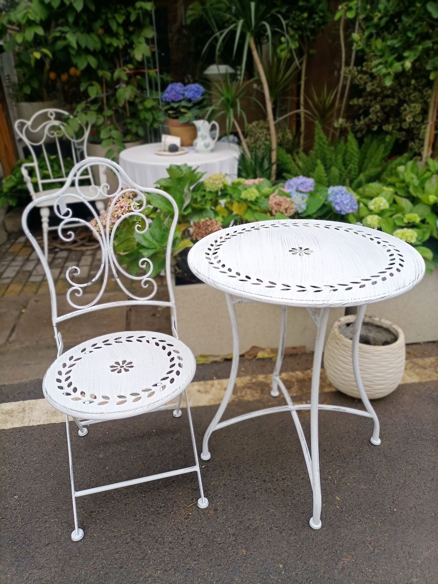 American Retro Old Hollow Pattern Wrought Iron Chair Foldable Outdoor Courtyard Villa Leisure Table and Chair Set