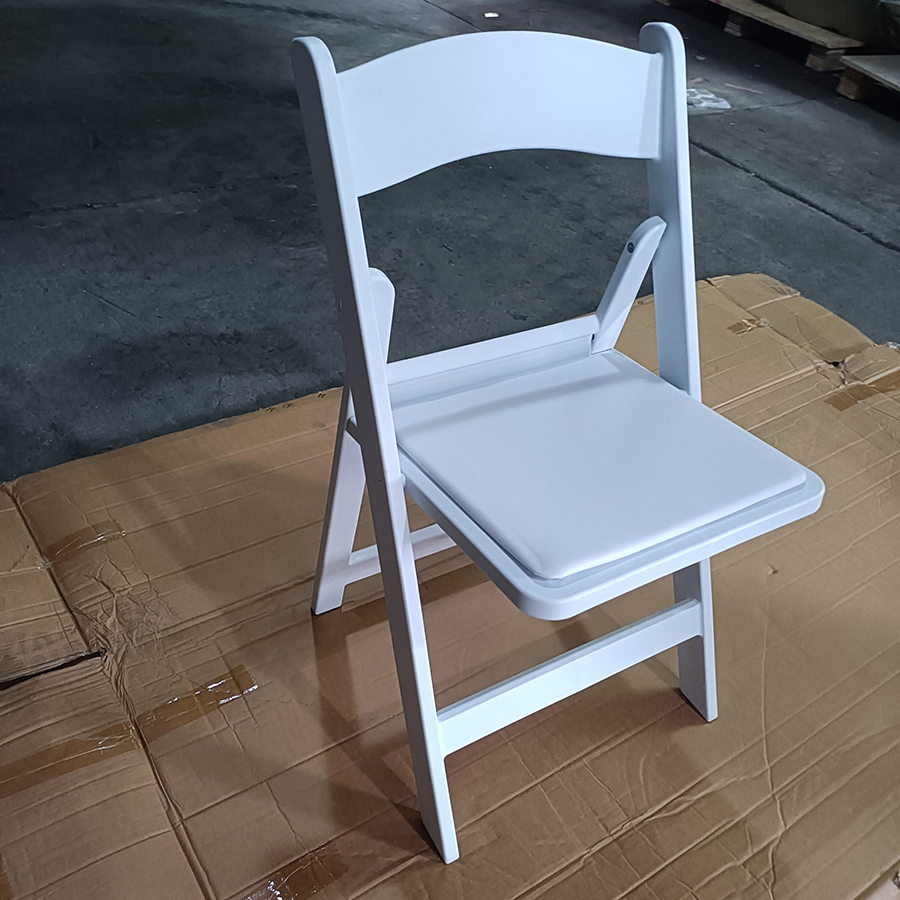Polypropylene Portable Outdoor Garden Plastic White Padded Folding Resin Chair